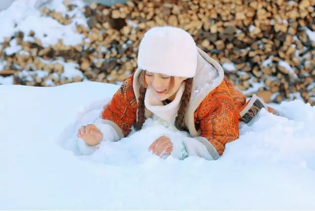 拍出少女感教你5招最简单自然的雪景拍照姿势