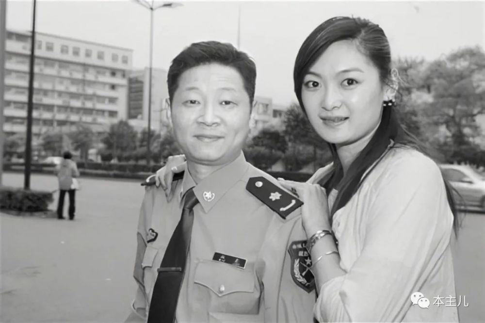 要钱没钱要貌没貌4位丑演员娶的老婆一个比一个漂亮