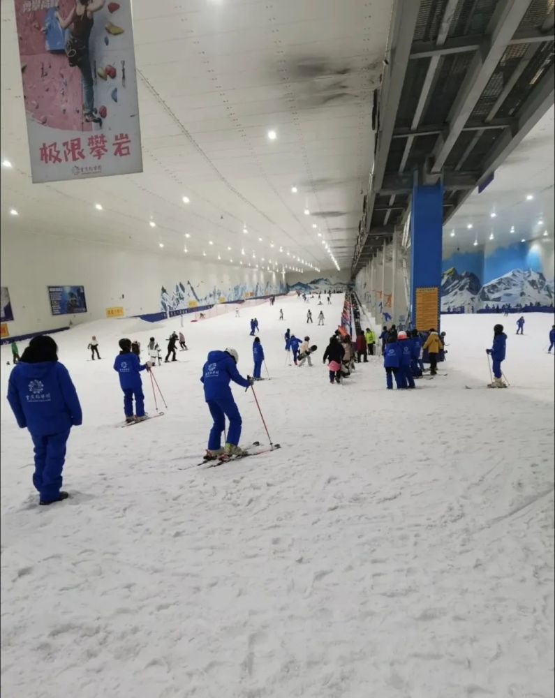 地址:渝北区龙兴镇际华园除了以上这几个滑冰滑雪的地方外,世纪星滑冰