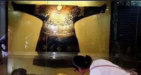 2006年石景山出土的龙袍干尸的真实身份是什么有什么依据