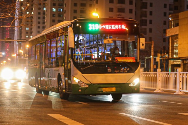 除夕夜,在阖家团圆之际,青岛城运控股集团有限公司公交市北巴士第五分