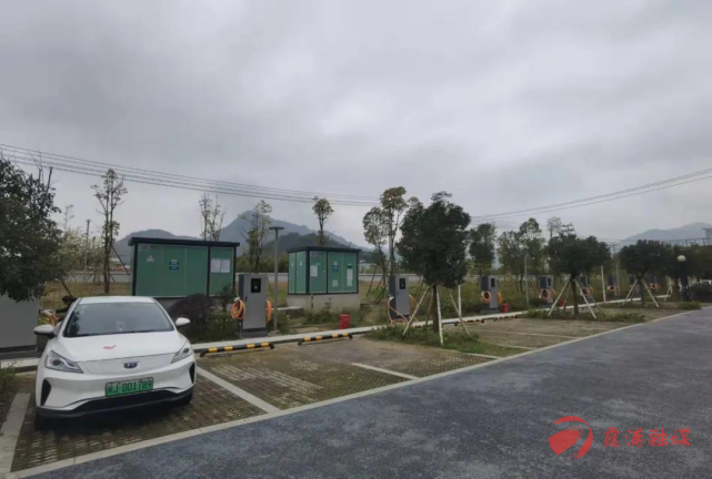 我县城区7个公共充电桩站点投入使用