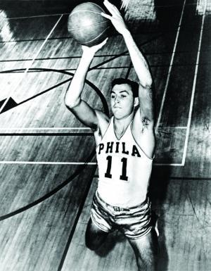 1956年乔治麦肯宣布退役后,nba众多位置上的球员纷纷涌现了出来,小