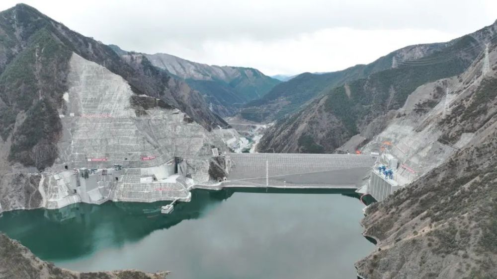 不止两河口水电站.