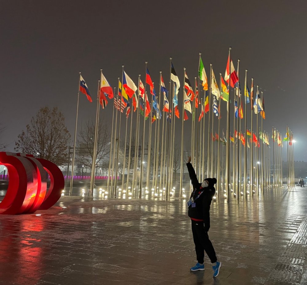 组图中国女子冰球队员李千华祝大家新年快乐