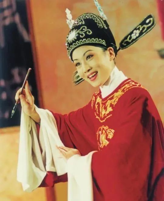 黄梅戏《女驸马》中韩再芬饰演冯素珍来源:安徽画报《徽州女人《杨