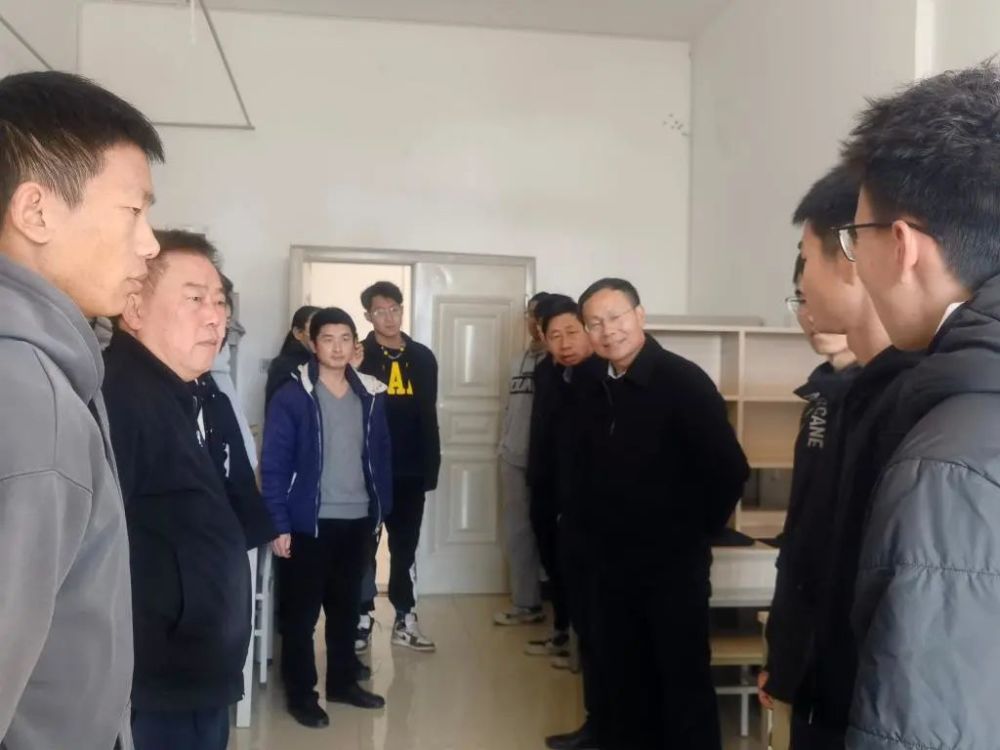 李永和校长看望慰问春节留校学生
