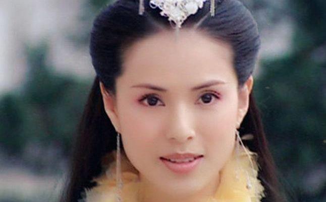 在《杨门女将》电视剧中,杨八妹是一个我行我素的人,而且冰雪聪明