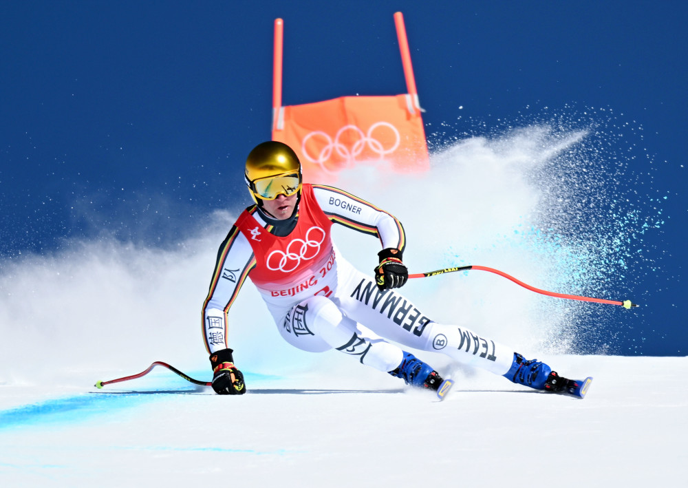 北京冬奥会高山滑雪男子滑降举行第一次训练