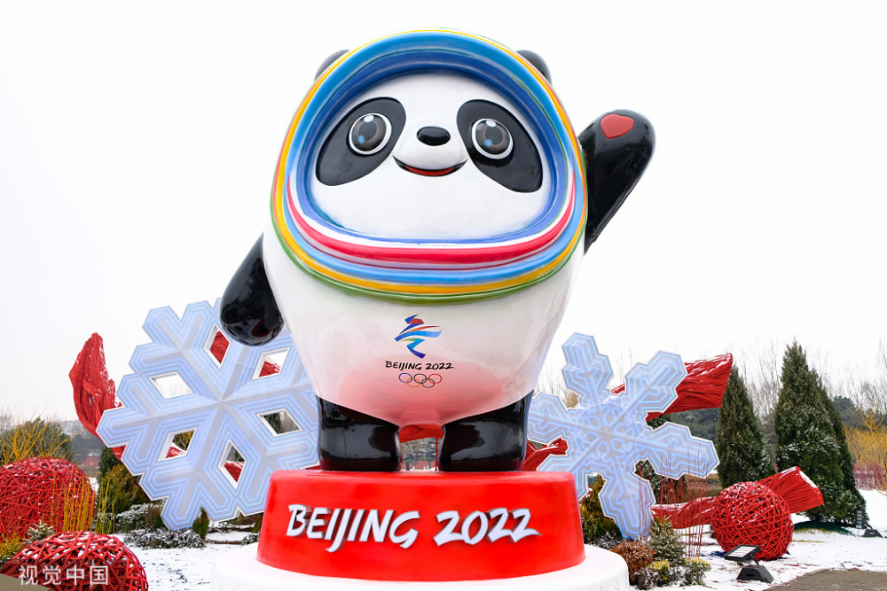 冰墩墩(bing dwen dwen),是2022年北京冬季奥运会的吉祥物.