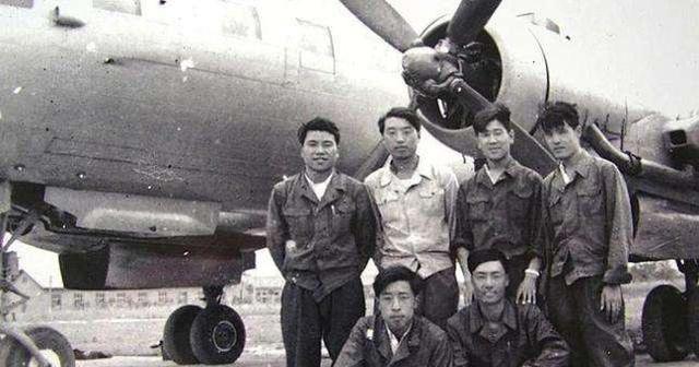 55年他被授予上校9年后升少将51岁担任空军司令员享年98岁