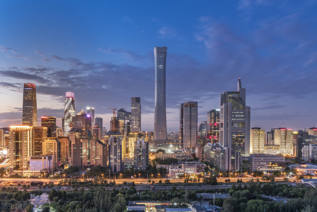 北京国贸cbd商务中心高楼林立,尽显现代化的繁华与时尚.