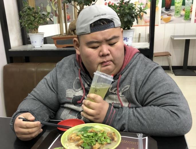 668斤山东小伙一年减掉480斤娶老婆当老板年入300万