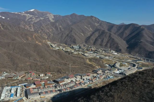 从西大庄科村南侧眺望延庆赛区 刘紫骐▲从雪车雪橇中心西望西大庄