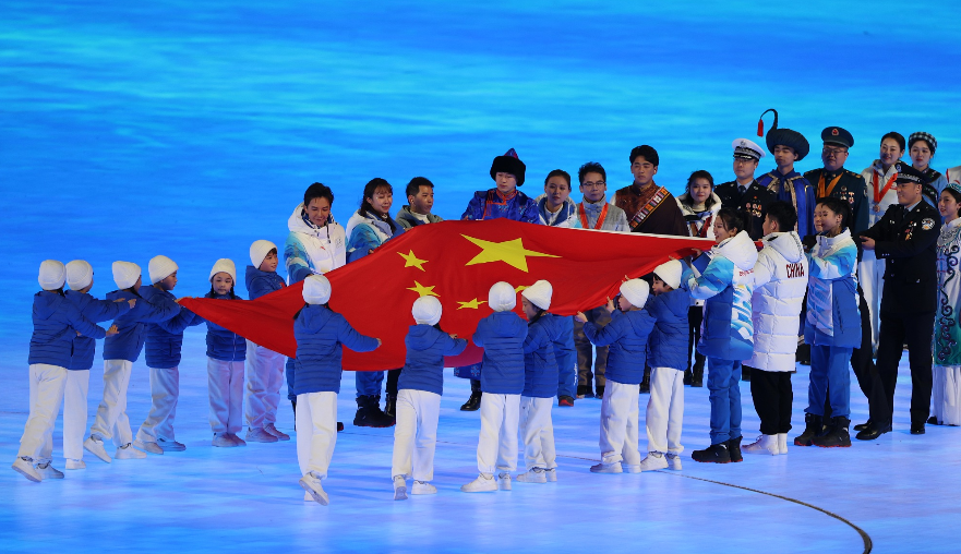 太美了北京冬奥会开幕式冰墩墩带舞狮队登场升国旗全场起立