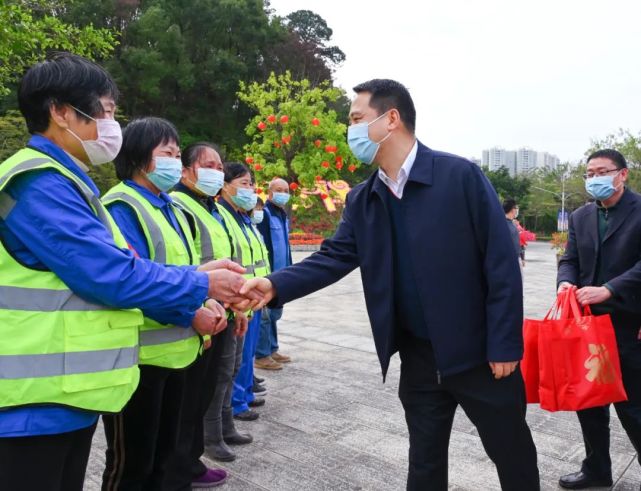 余金富慰问春节期间值守人员,为阳江高质量发展作出更大贡献