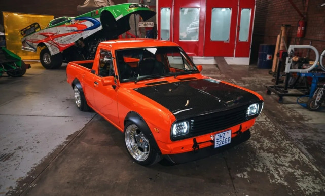 严格来说应该是一辆改装的datsun1400 bakkie小型卡车,datsun就是现在
