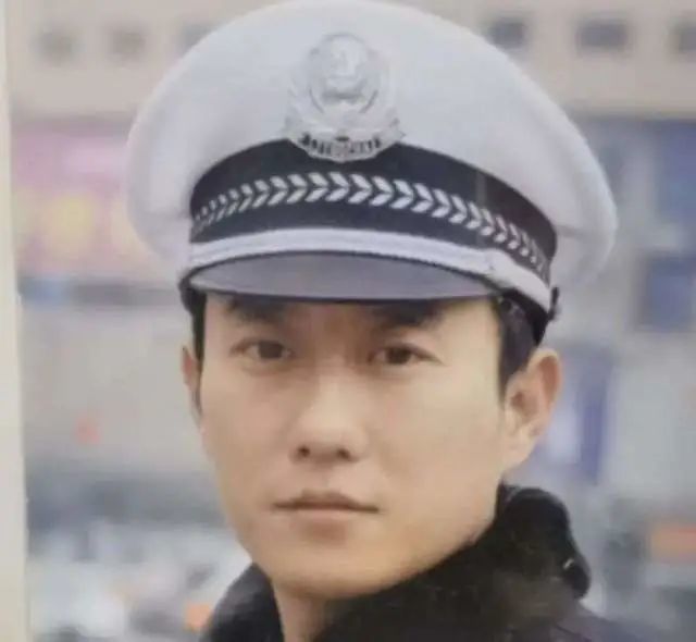 交警谭乔离婚两次三婚娶小21岁妻子抑郁3年如今怎样了