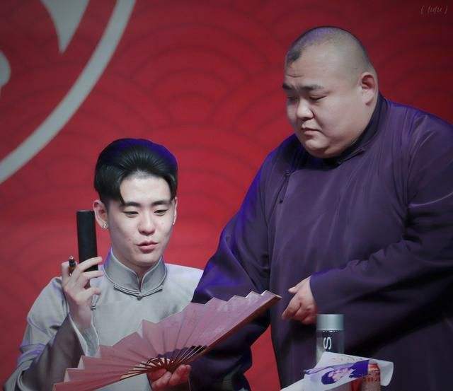 太逗了杨鹤通在线吐槽张云雷却反遭他调侃