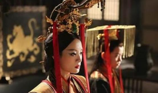联姻就找当时最强大的楚国,她让秦昭襄王迎娶了楚国的公主,又将秦国的
