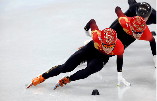 北京冬奥会短道速滑男子1000米预赛任子威小组第一晋级