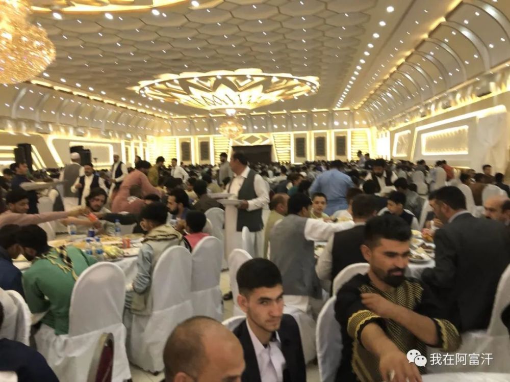 阿富汗人的狂欢模式婚礼中的民族舞美食