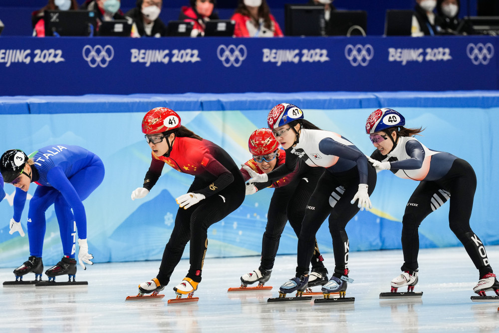 5日晚,北京冬奥短道速滑2000米混合接力1/4决赛结束,首组出场的韩国队