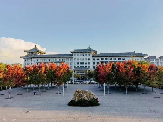 哈尔滨商业大学由两部分组成:黑龙江商学院,黑龙江省财政高等专科学校