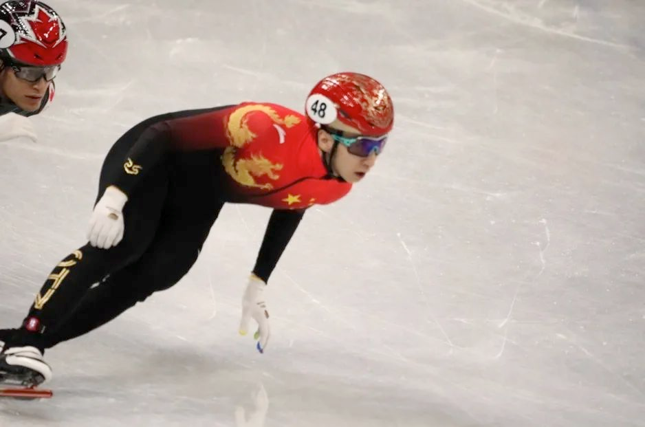 短道速滑混合团体接力夺冠北京冬奥会中国首金诞生