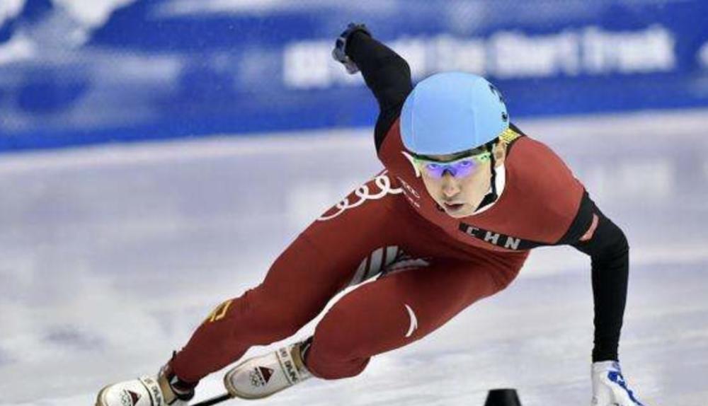 冬奥会短道速滑接力赛韩国队摔倒知名解说没忍住摔得好