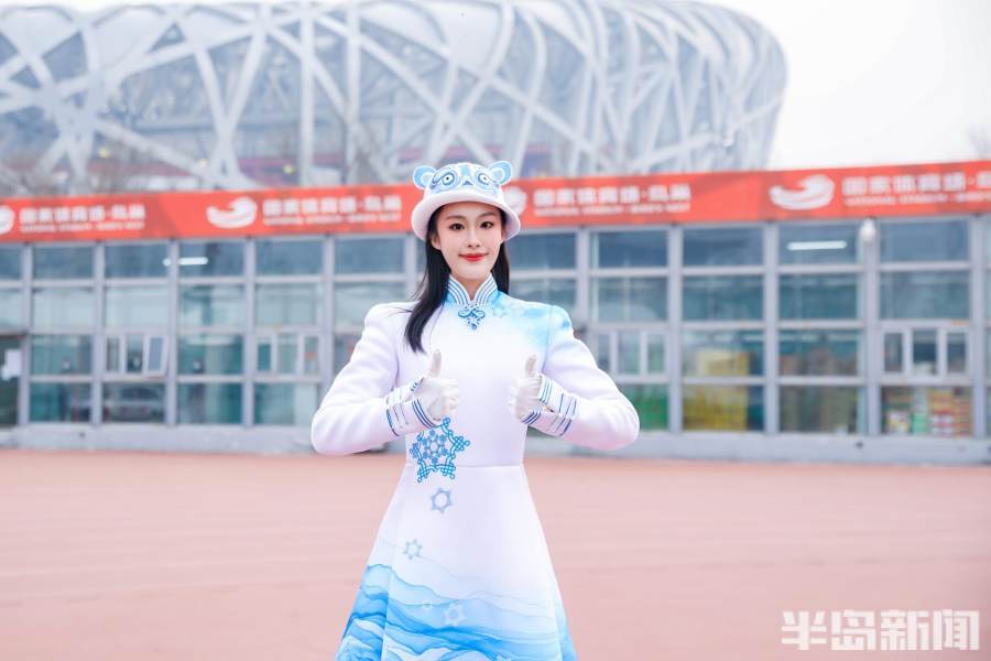 "受疫情影响,北京冬奥会开幕式需要引导员们戴口罩进行引领.