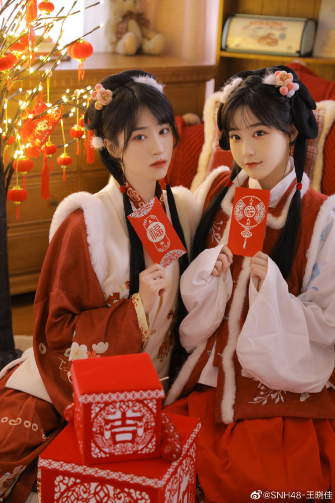 snh48奉天承芸喜庆合照给大家拜年