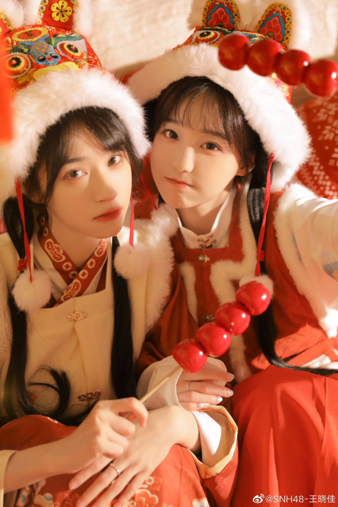 snh48奉天承芸喜庆合照给大家拜年