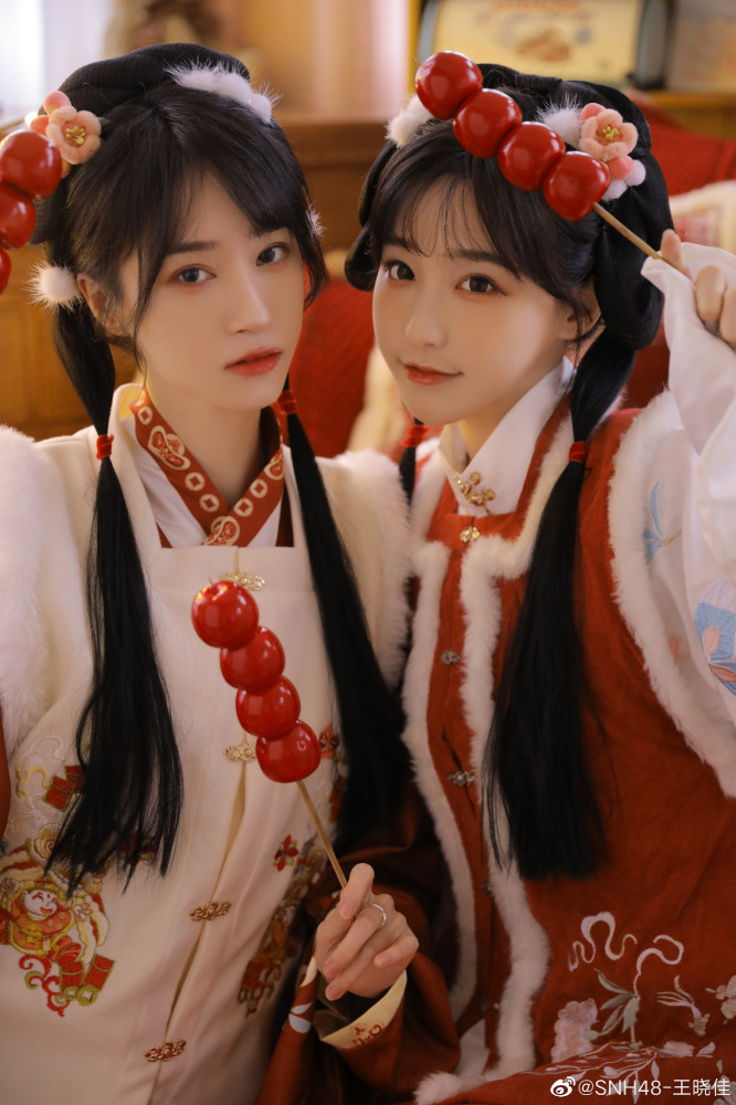 snh48奉天承芸喜庆合照给大家拜年