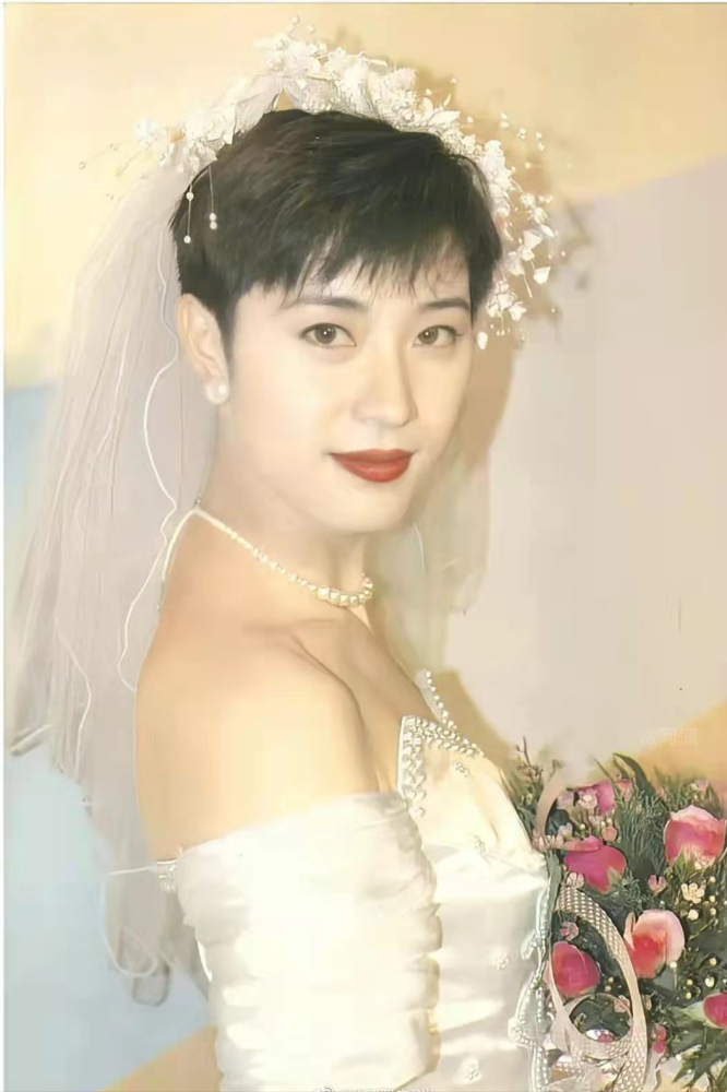 盘点港星婚纱照中的盛世美颜首饰也是亮点你最喜欢谁呢