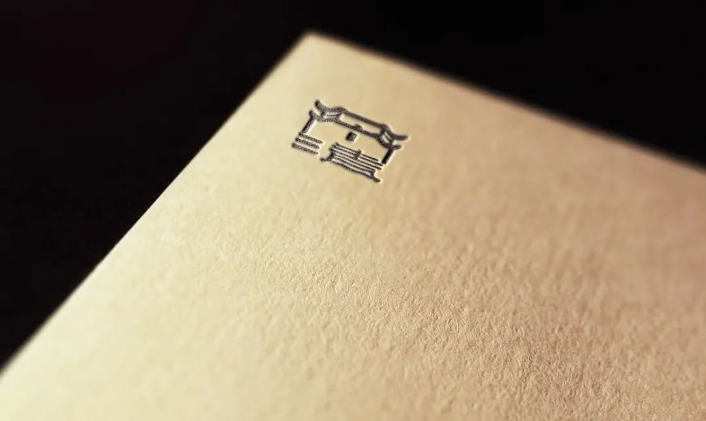 logo提炼出闽清古厝的造型特征,与"闽"字同构,综合成"闽"字状的古厝