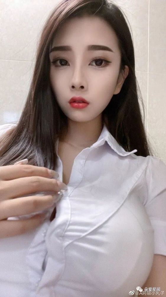 撑破了,阿硕小丸子微博秀胸器!_腾讯新闻
