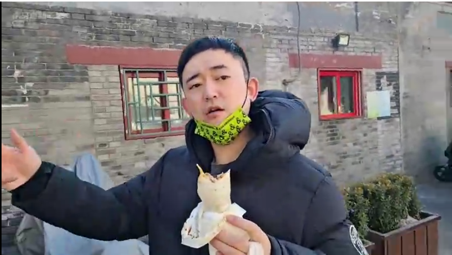 两人因分赃不均直播间互怼混世诉苦两华星主播骗一个御峥的霹雳爷们将