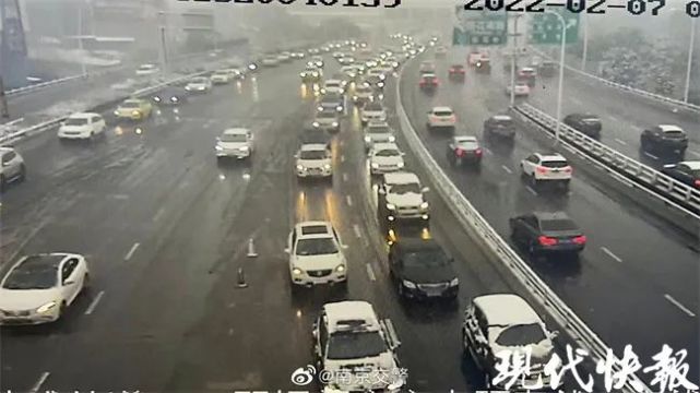 高速公路通行情况:除大胜关长江大桥收费站进城方向临时交通管制,机场