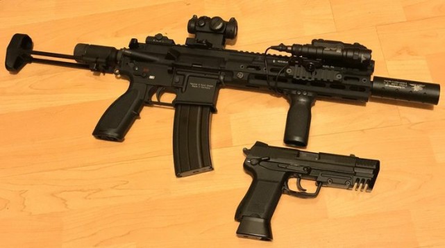 hk416c突击步枪是一款由德国枪械公司黑克勒-科赫所研制及生产的紧凑