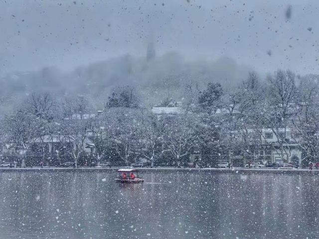 "美如画"模式浙江杭州各地网友也纷纷晒出雪景图局地可达6厘米以上