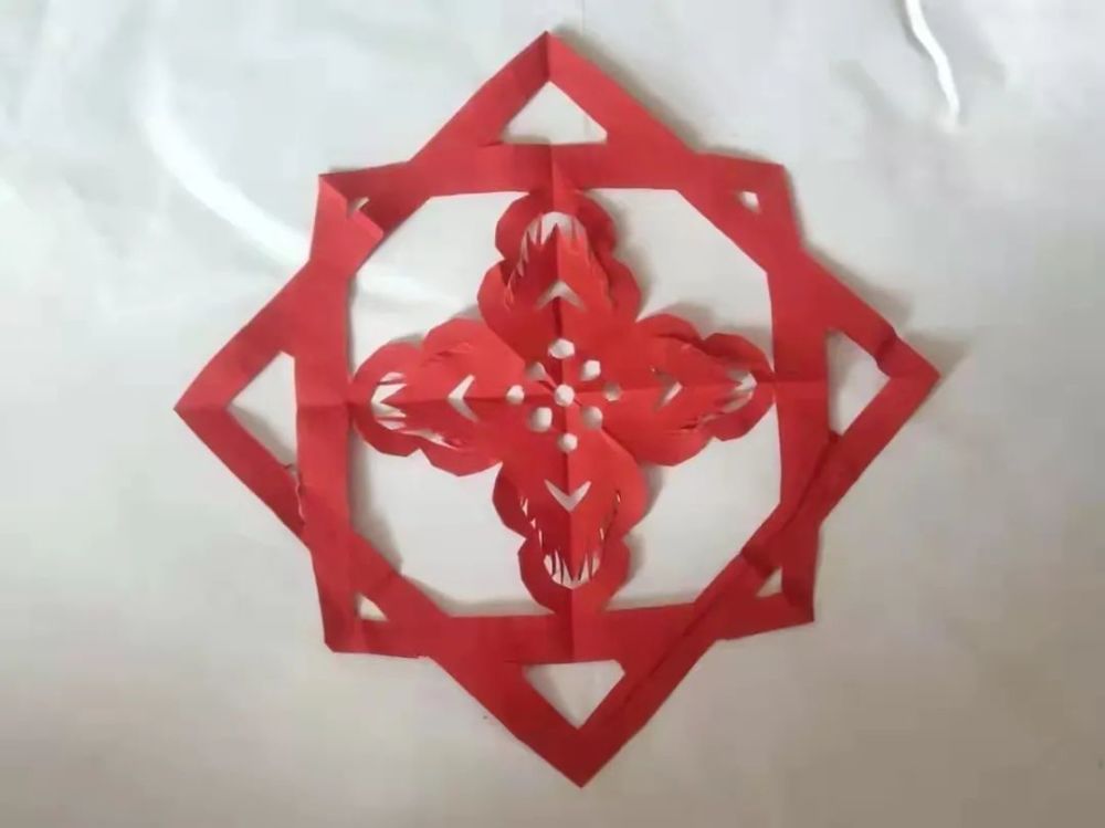 巧手剪窗花喜迎幸福年衢江区莲花初中双减背景下寒假作业展示