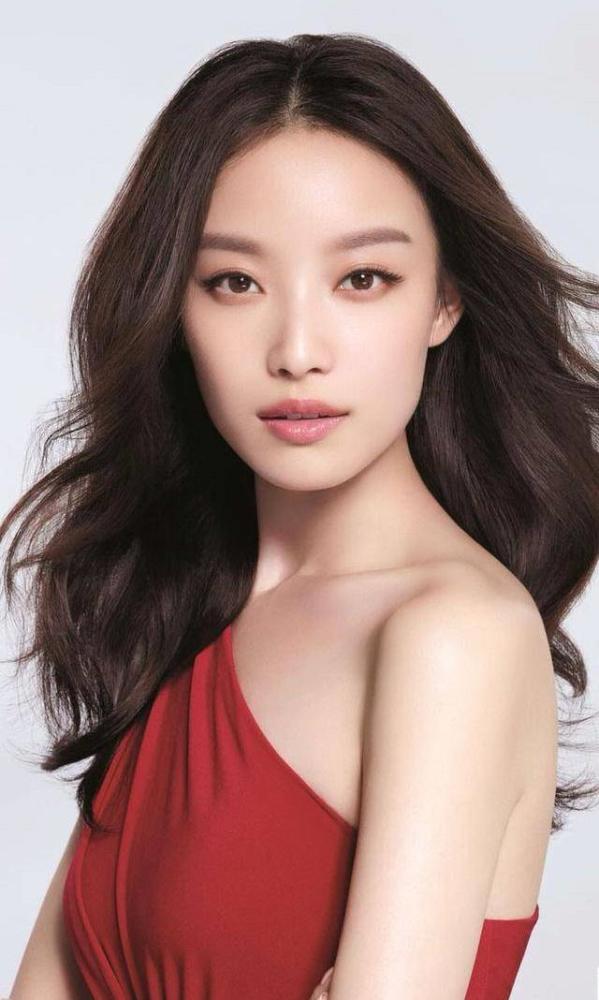 经得起大银幕苛刻的镜头考验谋女郎倪妮依旧美得无可挑剔