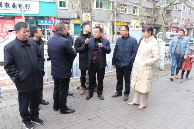 石柱县政府副县长石华带队"马路办公"并召开座谈会传达贯彻全县作风