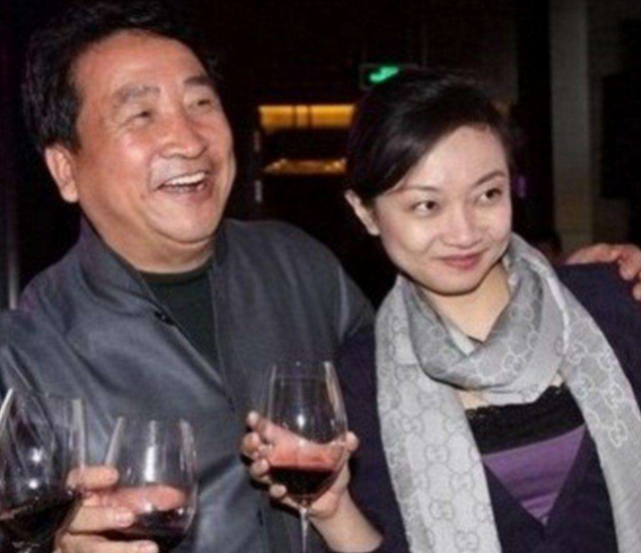 女儿姜珊出国留学多年,如今回国创业,拥有自己的影视文化公司.