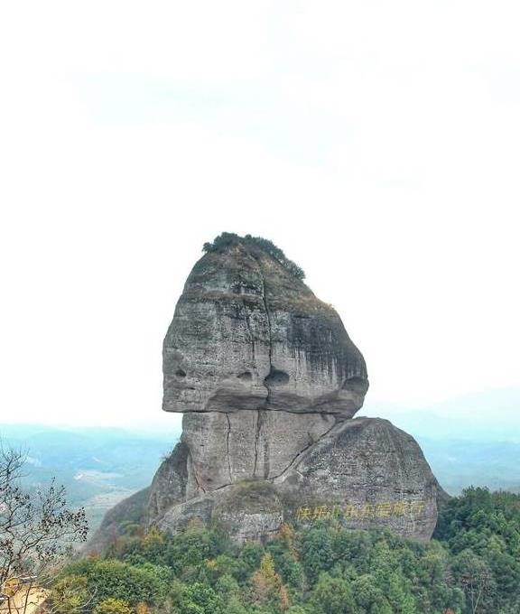 游龙川霍山登悬崖高空探险临百米深渊赏岭南美景壮哉快哉