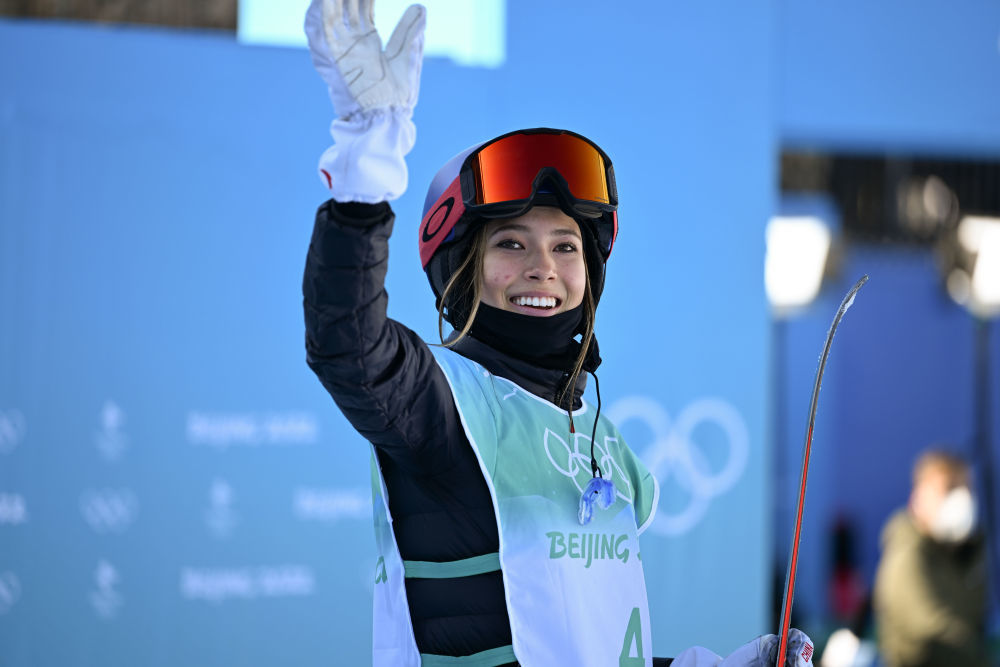 祝贺谷爱凌夺得自由式滑雪女子大跳台金牌