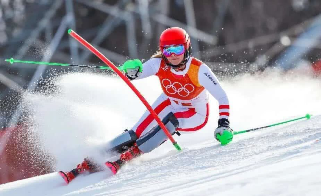 高山滑雪运动员的身体要承受的重力加速度达到了3.
