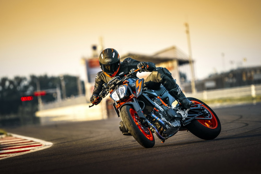 ktm890duker2022户外特写