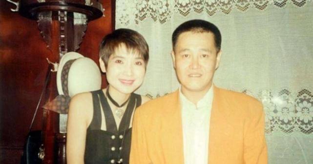 要强的葛淑珍:被赵本山抛弃,靠洗碗养活儿女,身家百万